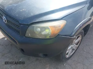 2008 Toyota RAV4 Sport z VIN JTMZD32V886058131, wystawiony jako IAAI lot #42439651 z przebiegiem 236 554 mil mil oraz . Historia ofert i sprzedaży dostępna na DreamBid. Obrazek 6.