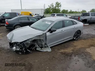 2024 Kia K5 GT-Line z VIN 5XXG64J27RG263330, wystawiony jako Copart lot #57965875 z przebiegiem 13 863 mil mil oraz Czysty tytuł • Clean title. Historia ofert i sprzedaży dostępna na DreamBid. Obrazek 1.