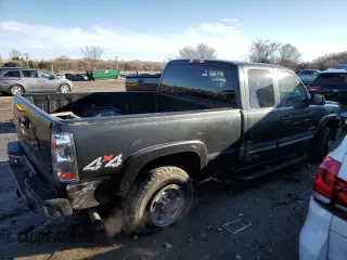 2004 Chevrolet Silverado 2500 LS z VIN 1GCGK29U24Z109930, wystawiony jako Copart lot #50137625 z przebiegiem 309 478 mil mil oraz Nie do naprawy • Non repairable. Historia ofert i sprzedaży dostępna na DreamBid. Obrazek 3.