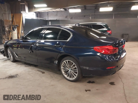 2019 BMW 5 Series 540i xDrive z VIN WBAJE7C53KWW29884, wystawiony jako IAAI lot #42020658 z przebiegiem 68 389 mil mil oraz . Historia ofert i sprzedaży dostępna na DreamBid. Obrazek 3.