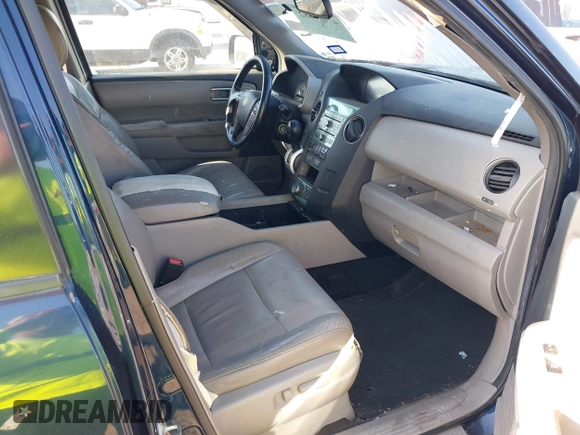 2011 Honda Pilot Touring with VIN 5FNYF4H92BB090056, listed as a IAAI auction lot 42010682 with 201,640 mi miles. Bid and sale history available at carsss.com. Image 5.