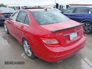 2010 Mercedes-Benz C 300 Sport z VIN WDDGF5EB5AR090186, wystawiony jako IAAI lot #42673413 z przebiegiem 195 799 mil mil oraz . Historia ofert i sprzedaży dostępna na DreamBid. Obrazek 3.