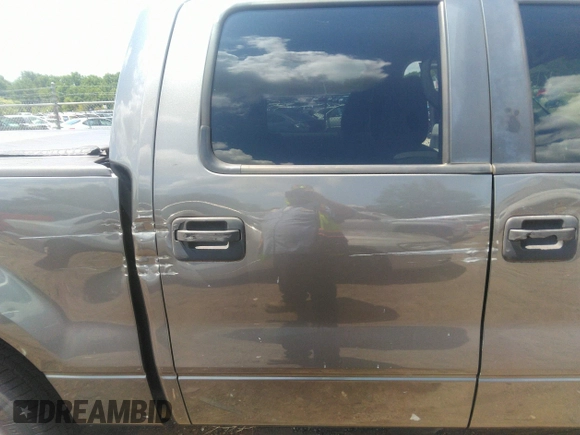 2008 Ford F-150 XLT z VIN 1FTPW12V58FC02143, wystawiony jako IAAI lot #42617372 z przebiegiem 287 750 mil mil oraz . Historia ofert i sprzedaży dostępna na DreamBid. Obrazek 18.