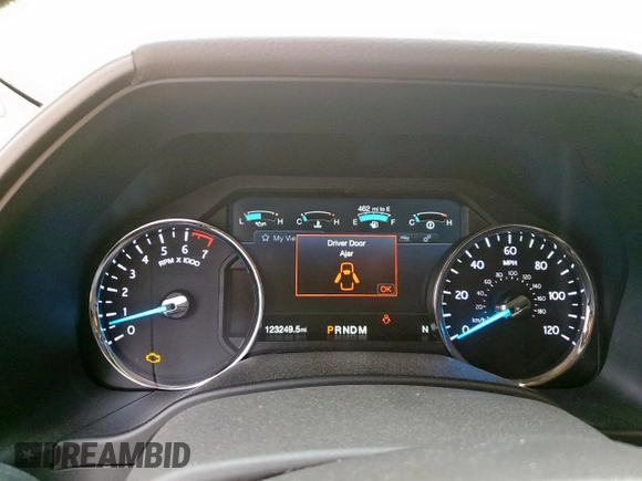 2018 Ford Expedition XLT with VIN 1FMJU1HT8JEA70326, listed as a Copart auction lot 57042785 with 123,249 mi miles and Salvage title. Bid and sale history available at DreamBid. Image 9.