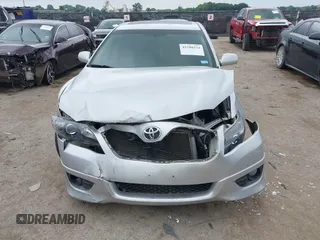2011 Toyota Camry LE z VIN 4T1BF3EK9BU748210, wystawiony jako IAAI lot #42288534 z przebiegiem 141 208 mil mil oraz . Historia ofert i sprzedaży dostępna na DreamBid. Obrazek 6.