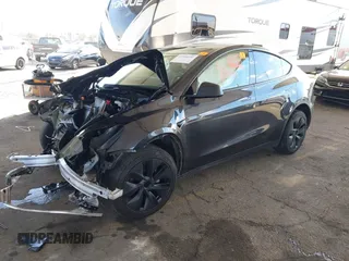 2024 Tesla Model Y с VIN 7SAYGDED5RF194219, выставлен на аукционе IAAI как лот 41594132 с пробегом 21 255 миль миль и . История ставок и продаж доступна на DreamBid. Изображение 17.