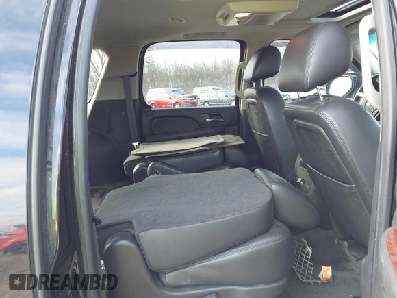 2014 Chevrolet Suburban LT with VIN 1GNSKJE71ER232700, listed as a IAAI auction lot 40812602 with 245,852 mi miles and . Bid and sale history available at DreamBid. Image 8.