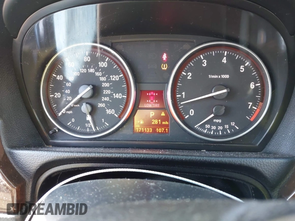 2011 BMW 3 Series 328i xDrive with VIN WBAPK5G51BNN29824, listed as a IAAI auction lot 40990352 with 171,133 mi miles and . Bid and sale history available at carsss.com. Image 7.