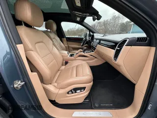 2019 Porsche Cayenne S with VIN WP1AB2AY2KDA61391, listed as a Copart auction lot 52459645 with 151,916 mi miles and Clean title. Bid and sale history available at DreamBid. Image 5.