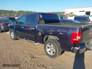 2007 Chevrolet Silverado 1500 LT w/1LT with VIN 3GCEC13J27G501078, listed as a IAAI auction lot 41660302 with 203,791 mi miles. Bid and sale history available at carsss.com. Image 3.