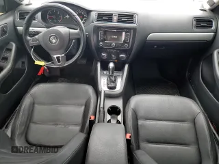 2012 Volkswagen Jetta TDI w/Premium & Nav z VIN 3VWLL7AJ8CM365576, wystawiony jako Copart lot #56728245 z przebiegiem 102 088 mil mil oraz Szkoda całkowita • Salvage title. Historia ofert i sprzedaży dostępna na DreamBid. Obrazek 8.