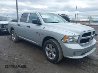 2019 Ram 1500 Express z VIN 1C6RR7KT0KS580815, wystawiony jako IAAI lot #41732797 z przebiegiem 43 399 mil mil oraz . Historia ofert i sprzedaży dostępna na DreamBid. Obrazek 1.
