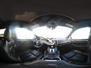 2018 Porsche Cayenne z VIN WP1AA2A27JKA02278, wystawiony jako IAAI lot #42161741 z przebiegiem 62 217 mil mil oraz . Historia ofert i sprzedaży dostępna na DreamBid. Obrazek 18.