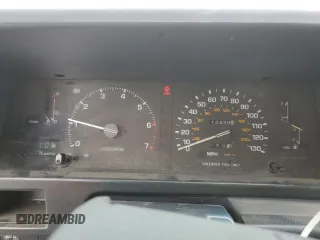 1984 Toyota Camry z VIN JT2SV16E3E0220882, wystawiony jako Copart lot #53514345 z przebiegiem 112 430 mil mil oraz Czysty tytuł • Clean title. Historia ofert i sprzedaży dostępna na DreamBid. Obrazek 9.