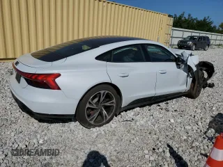 2023 Audi e-tron GT Premium Plus z VIN WAUCJBFW0P7000208, wystawiony jako Copart lot #68644653 z przebiegiem 2442 mil mil oraz Szkody całkowita. Historia ofert i sprzedaży dostępna na DreamBid. Obrazek 3.