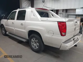 2006 Cadillac Escalade EXT z VIN 3GYEK62NX6G127722, wystawiony jako IAAI lot #41802667 z przebiegiem 127 581 mil mil oraz . Historia ofert i sprzedaży dostępna na DreamBid. Obrazek 3.