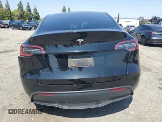 2024 Tesla Model Y z VIN 7SAYGDED8RF123516, wystawiony jako Copart lot #55354655 z przebiegiem 12 521 mil mil oraz Szkoda całkowita • Salvage title. Historia ofert i sprzedaży dostępna na DreamBid. Obrazek 6.
