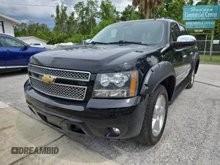 2013 Chevrolet Avalanche LTZ z VIN 3GNTKGE77DG250771, wystawiony jako Copart lot #59786255 z przebiegiem 150 363 mil mil oraz Czysty tytuł • Clean title. Historia ofert i sprzedaży dostępna na DreamBid. Obrazek 2.