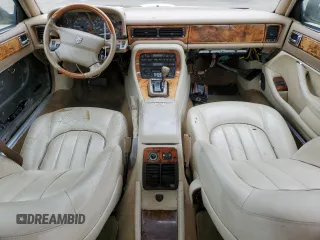 1997 Jaguar XJ Vanden Plas with VIN SAJKX6245VC800386, listed as a Copart auction lot 53651675 with 158,185 mi miles and Salvage Title. Bid and sale history available at DreamBid. Image 8.