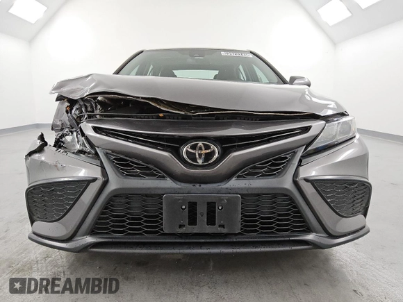 2022 Toyota Camry SE with VIN 4T1T11AK4NU633449, listed as a Copart auction lot 53923245 with 58,810 mi miles and Clean Title. Bid and sale history available at DreamBid. Image 5.