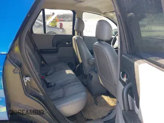 2004 Saturn VUE V6 z VIN 5GZCZ53424S863485, wystawiony jako IAAI lot #41702410 z przebiegiem 318 651 mil mil oraz . Historia ofert i sprzedaży dostępna na DreamBid. Obrazek 8.