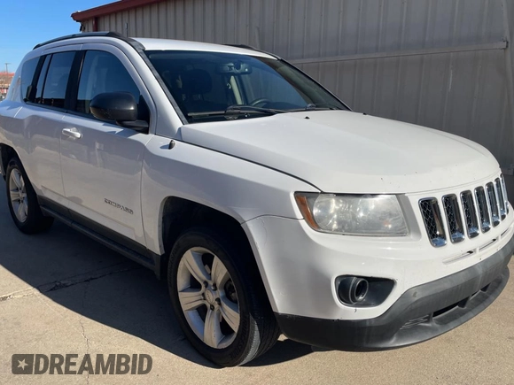 2016 Jeep Compass Sport SE z VIN 1C4NJCBA3GD568160, wystawiony jako Copart lot #85897464 z przebiegiem 174 378 mil mil oraz Czysty tytuł • Clean title. Historia ofert i sprzedaży dostępna na DreamBid. Obrazek 1.