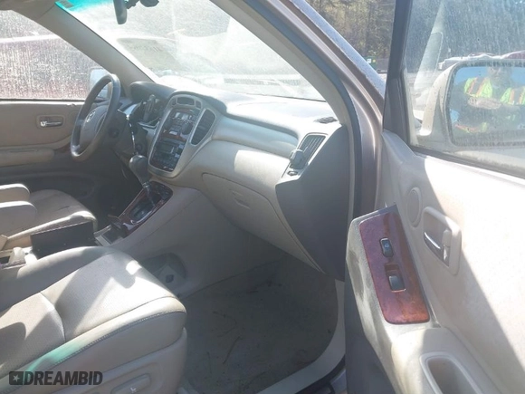 2004 Toyota Highlander with VIN JTEDP21A240032210, listed as a IAAI auction lot 41832985 with 1 mi miles. Bid and sale history available at carsss.com. Image 5.