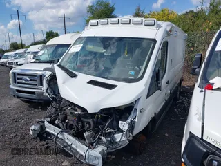 2017 Ford Transit z VIN 1FDYR2CM6HKB35997, wystawiony jako IAAI lot #38714739 z przebiegiem 114 147 mil mil oraz . Historia ofert i sprzedaży dostępna na DreamBid. Obrazek 2.