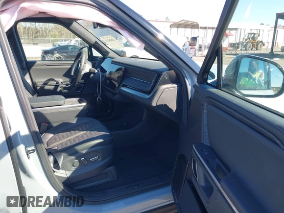 2024 Rivian R1T Adventure z VIN 7FCTGAAA5RN033799, wystawiony jako IAAI lot #41606562 z przebiegiem 9 449 mil mil oraz . Historia ofert i sprzedaży dostępna na DreamBid. Obrazek 5.