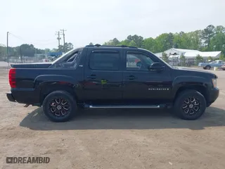 2009 Chevrolet Avalanche LT w/2LT with VIN 3GNFK22039G177073, listed as a IAAI auction lot 42127481 with 139,298 mi miles. Bid and sale history available at carsss.com. Image 13.