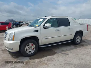 2010 Cadillac Escalade EXT z VIN 3GYVKLEF4AG171775, wystawiony jako IAAI lot #42413511 z przebiegiem Nie podano mil oraz . Historia ofert i sprzedaży dostępna na DreamBid. Obrazek 6.