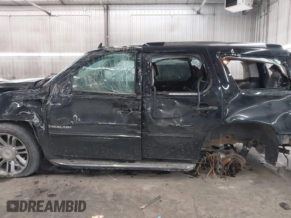 2012 Cadillac Escalade Premium z VIN 1GYS4CEF7CR299766, wystawiony jako IAAI lot #41374795 z przebiegiem 156 491 mil mil oraz . Historia ofert i sprzedaży dostępna na DreamBid. Obrazek 15.