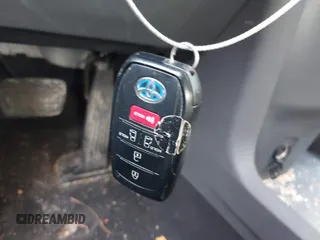 2021 Toyota Sienna LE z VIN 5TDKRKEC9MS043364, wystawiony jako IAAI lot #41515918 z przebiegiem 98 028 mil mil oraz . Historia ofert i sprzedaży dostępna na DreamBid. Obrazek 11.