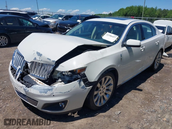 2009 Lincoln MKS z VIN 1LNHM94RX9G612789, wystawiony jako IAAI lot #42186457 z przebiegiem 78 724 mil mil oraz . Historia ofert i sprzedaży dostępna na DreamBid. Obrazek 2.