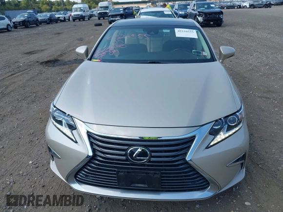 2018 Lexus ES with VIN 58ABK1GG0JU111819, listed as a IAAI auction lot 40320555 with 32,194 mi miles. Bid and sale history available at carsss.com. Image 12.