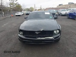 2008 Ford Mustang Deluxe with VIN 1ZVHT80N885204464, listed as a IAAI auction lot 42038519 with 200,912 mi miles. Bid and sale history available at carsss.com. Image 11.