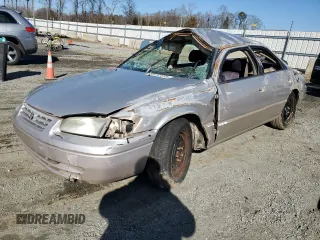 1998 Toyota Camry LE z VIN 4T1BF22K5WU052643, wystawiony jako Copart lot #89112235 z przebiegiem Nie podano mil oraz Szkoda całkowita • Salvage title. Historia ofert i sprzedaży dostępna na DreamBid. Obrazek 1.