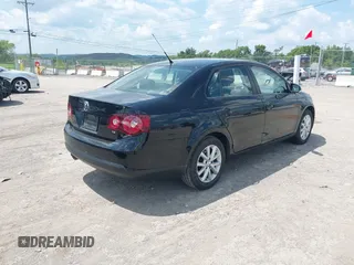 2010 Volkswagen Jetta SEL with VIN 3VWRX7AJ5AM098246, listed as a IAAI auction lot 42797172 with 160,972 mi miles and . Bid and sale history available at DreamBid. Image 4.