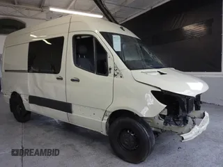 2022 Mercedes-Benz Sprinter Cargo Cargo with VIN W1Y40BHY1NT102318, listed as a Copart auction lot 44240465 with Not Provided miles and Salvage Title. Bid and sale history available at carsss.com. Image 1.