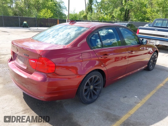 2011 BMW 3 Series 328i xDrive z VIN WBAPK7C51BA971527, wystawiony jako IAAI lot #42204551 z przebiegiem 160 633 mil mil oraz . Historia ofert i sprzedaży dostępna na DreamBid. Obrazek 4.