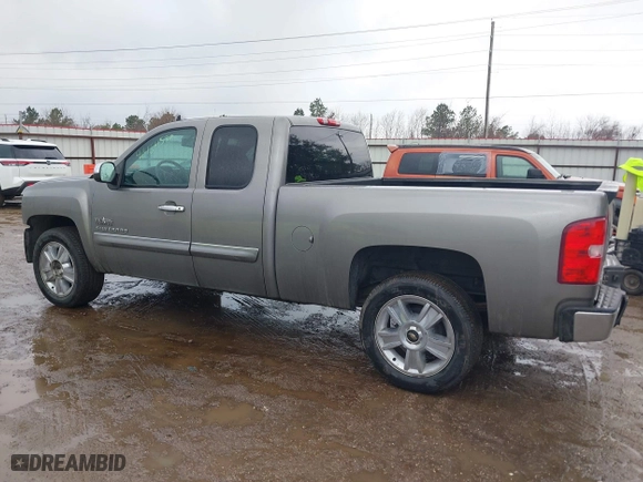 2013 Chevrolet Silverado 1500 LT with VIN 1GCRCSE08DZ119936, listed as a IAAI auction lot 41464530 with 215,080 mi miles. Bid and sale history available at carsss.com. Image 15.