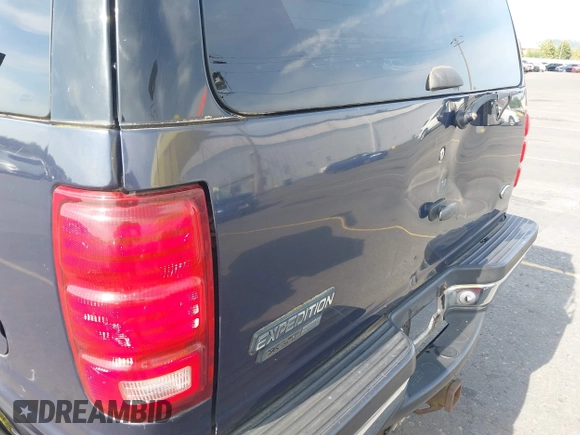1999 Ford Expedition XLT with VIN 1FMPU18L4XLB75749, listed as a IAAI auction lot 42497268 with 253,765 mi miles and . Bid and sale history available at DreamBid. Image 17.