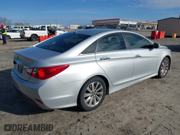 2014 Hyundai Sonata SE with VIN 5NPEC4ACXEH923397, listed as a IAAI auction lot 41748671 with 182,136 mi miles and . Bid and sale history available at DreamBid. Image 4.
