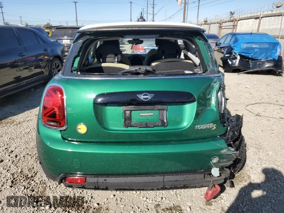 2022 MINI Hardtop Cooper SE with VIN WMW13DJ01N2R00366, listed as a Copart auction lot 81752854 with Not provided miles and Non repairable. Bid and sale history available at DreamBid. Image 6.