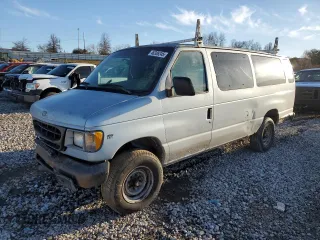 2000 Ford Econoline Passenger XL with VIN 1FBSS31S0YHB66699, listed as a Copart auction lot 46336245 with 189,130 mi miles and Salvage Title. Bid and sale history available at DreamBid. Image 1.