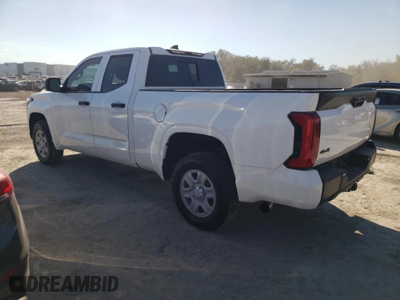 2022 Toyota Tundra SR z VIN 5TFKB5DA6NX016110, wystawiony jako Copart lot #41285993 z przebiegiem 68 mil mil oraz . Historia ofert i sprzedaży dostępna na DreamBid. Obrazek 2.