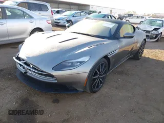 2017 Aston Martin DB11 z VIN SCFRMFAVXHGL02389, wystawiony jako IAAI lot #41664146 z przebiegiem 6 616 mil mil oraz . Historia ofert i sprzedaży dostępna na DreamBid. Obrazek 2.