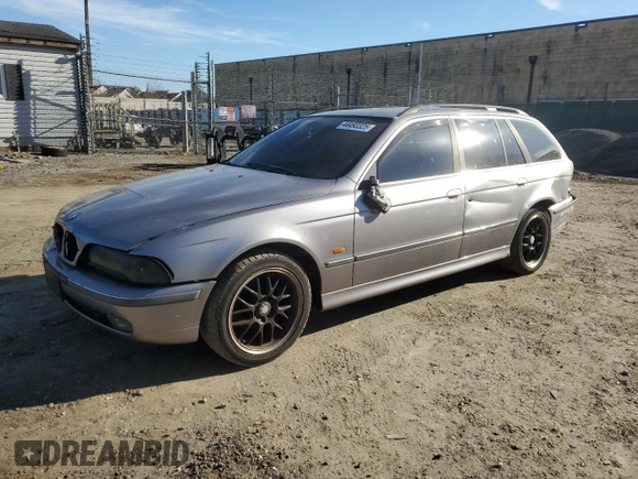 1999 BMW 5 Series 528iAt with VIN WBADP6334XBV60122, listed as a Copart auction lot 44493325 with 218,746 mi miles and Salvage Title. Bid and sale history available at carsss.com. Image 1.