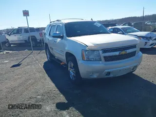 2008 Chevrolet Tahoe 3LT z VIN 1GNFK13018R178472, wystawiony jako IAAI lot #41587422 z przebiegiem 238 152 mil mil oraz . Historia ofert i sprzedaży dostępna na DreamBid. Obrazek 1.