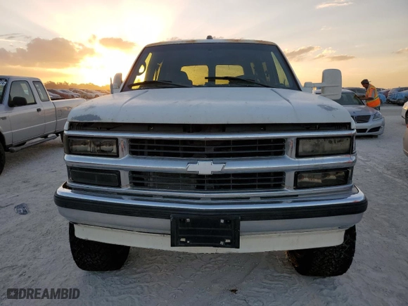 1999 Chevrolet Tahoe with VIN 1GNEC13R2XJ556769, listed as a Copart auction lot 77561624 with 205,238 mi miles and Non Repairable. Bid and sale history available at carsss.com. Image 5.